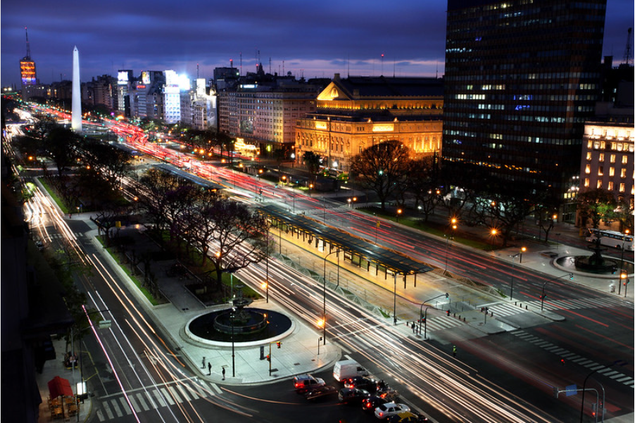 A cidade de Buenos Aires foi escolhida como a melhor cidade da América Latina para se viver, de acordo com um ranking elaborado pelo site de negócios The Economist, com base em cinco itens, como estabilidade, assistência médica, cultura e educação, meio ambiente e infraestrutura.